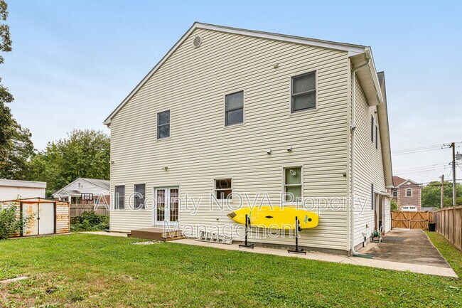 Building Photo - 7412 Marc Dr