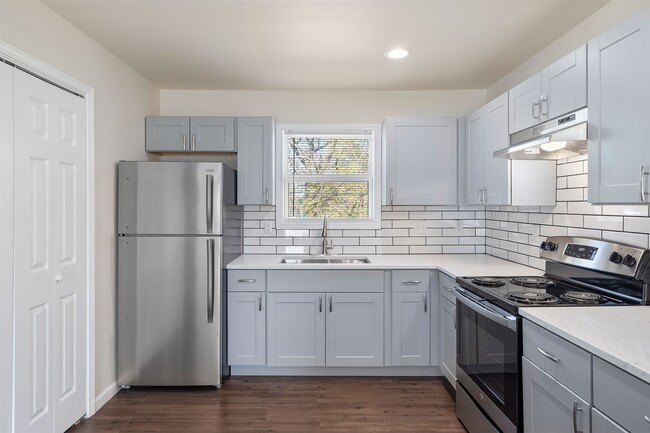 Building Photo - 6403 Sloan St