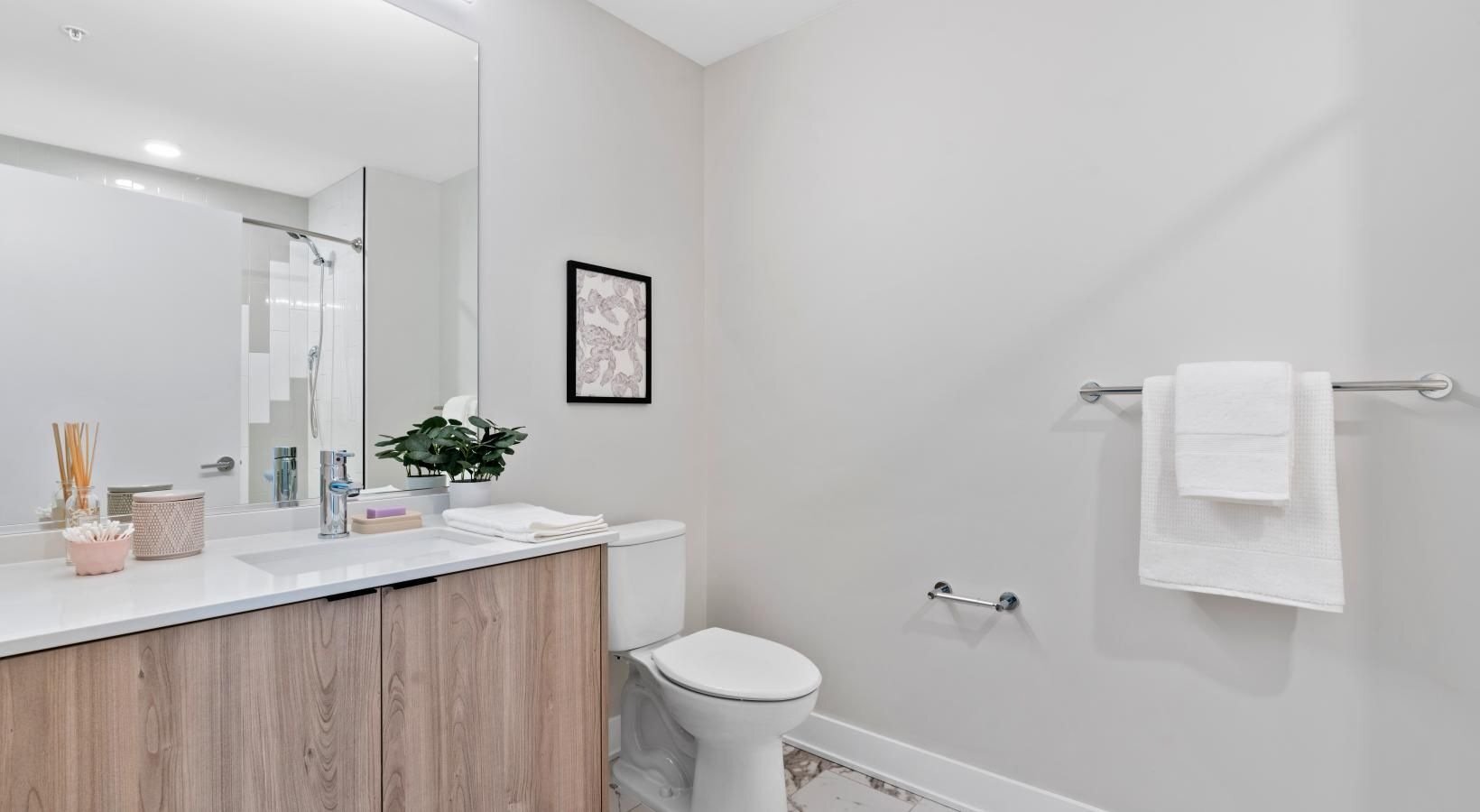 Building Photo - 1117 W Van Buren St