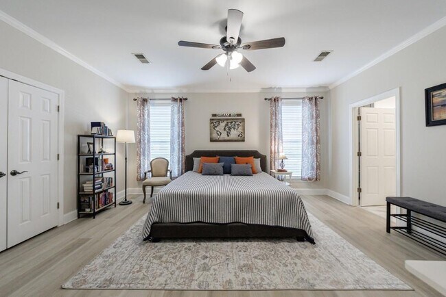 Building Photo - 390 Alpine Dr