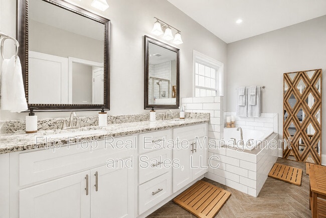 Building Photo - 3325 Mariana Oaks Dr