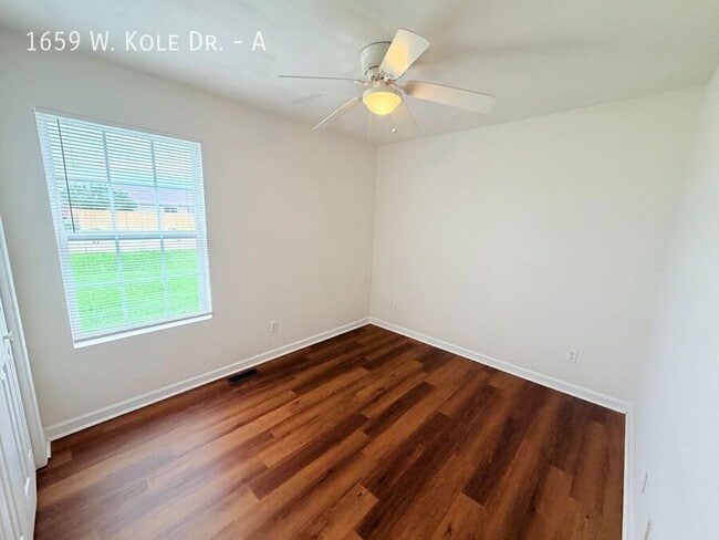 Building Photo - 1659 W Kole Dr