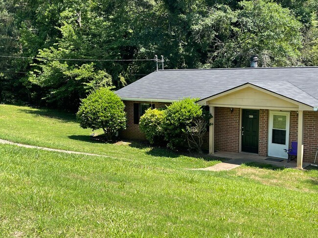 Building Photo - 2 Bedroom/ 1.5 Bathroom Duplex on Old Epps Bridge Rd!  Available early June!