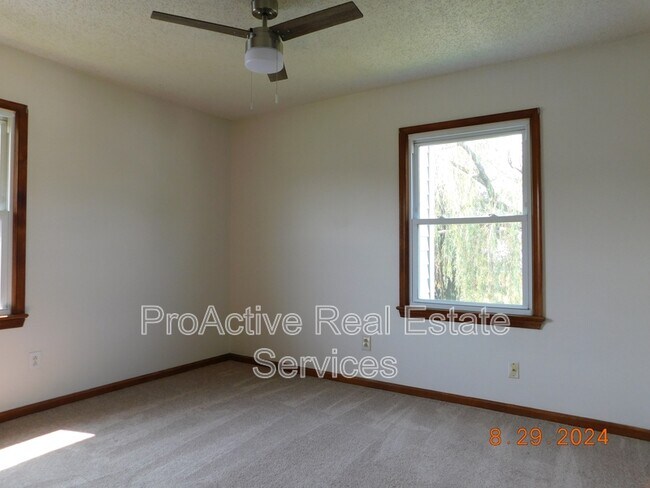 Building Photo - 1461 Thamesford Dr