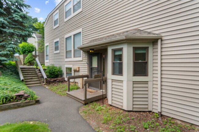 Building Photo - 31 Stevens Pl