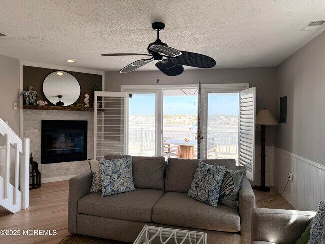 Building Photo - 1109 N Ocean Ave