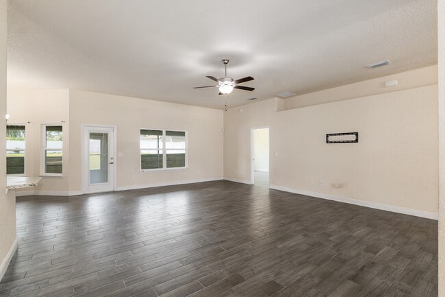 Building Photo - 10910 SW 41st Ave