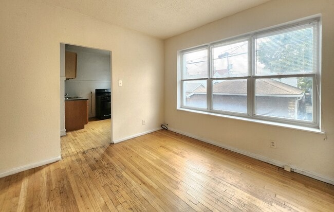 Building Photo - 1918 N Drake Ave