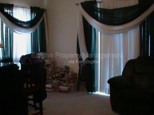 Building Photo - 2828 S Forest Ln