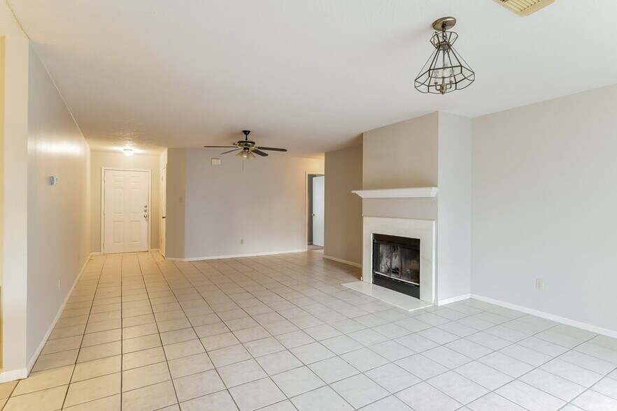 Building Photo - 28907 Binefield St