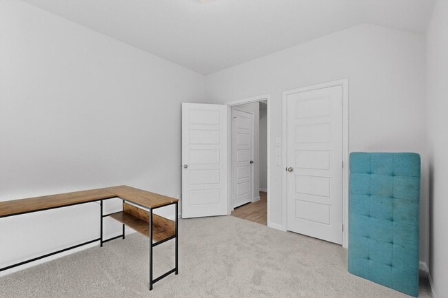 Building Photo - 2319 Kirkstall Wy