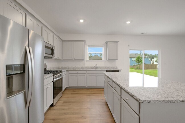 Building Photo - Stunning 4BR House in Hampton