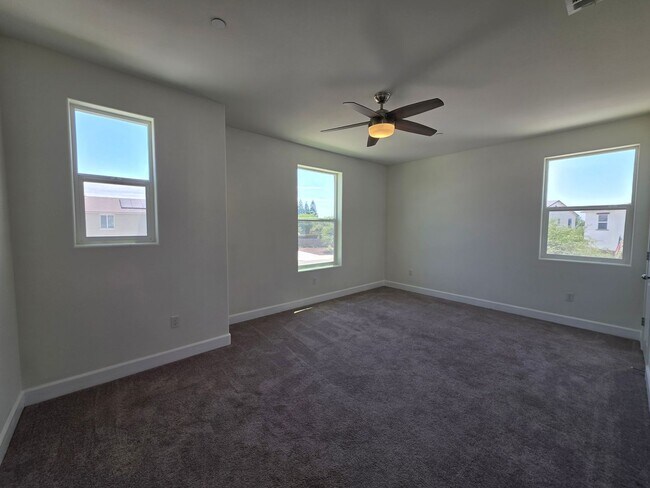 Building Photo - Newer 5 Bedroom 4.5 Bathroom in SE Visalia!! Coming soon!!
