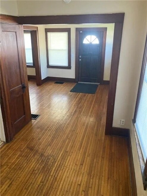 Building Photo - 186 Spruce Ave