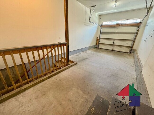 Building Photo - Beautiful Milton 2 Bedroom - Attached Garage!