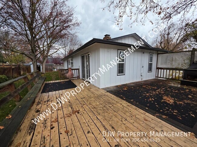 Building Photo - 9144 W Dalton Pl