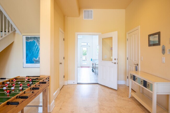 Building Photo - RENT MONTHLY THIS AMAZING HOME THIS OFF-SEASON