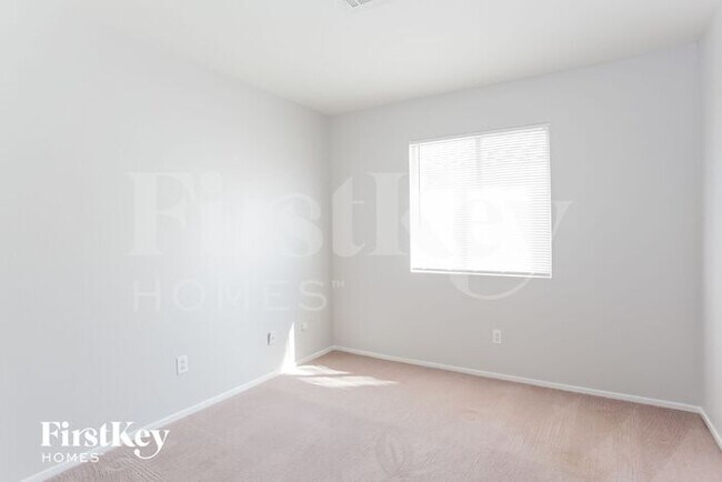 Building Photo - 7284 Golden Star Ave