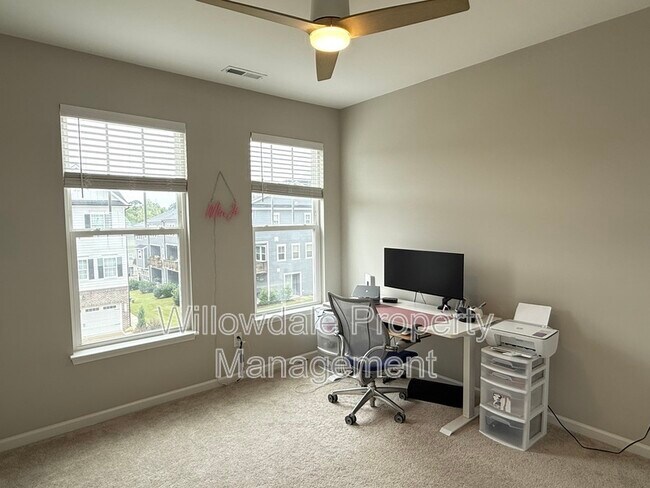 Building Photo - 1059 Lathrop Ln
