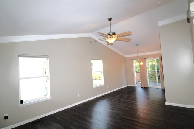 Building Photo - 207 Tyndale Dr