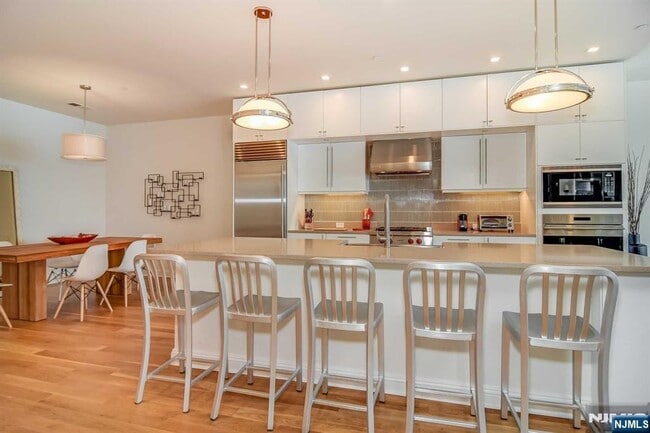 Building Photo - 9 Somerset Ln