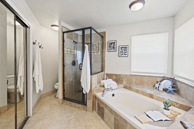 Building Photo - Spacious 6-Bedroom Broadmoor Rental with M...