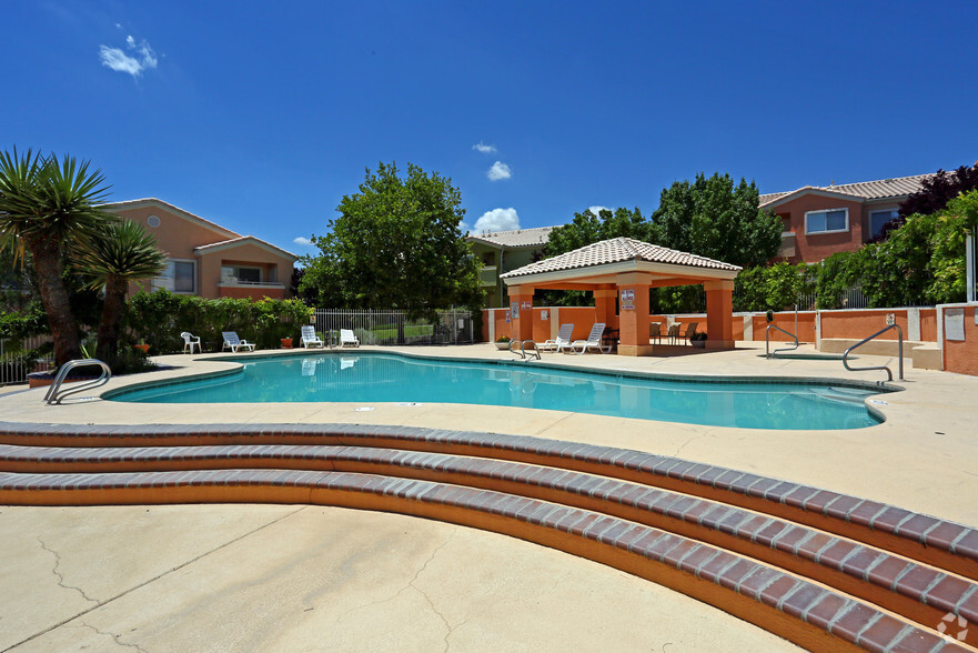 Sundeck & Pool - Taylor Ranch