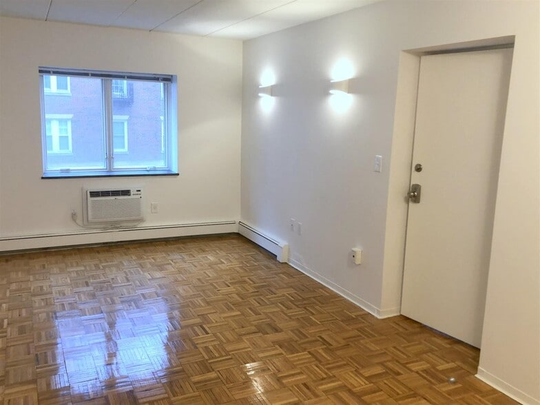Building Photo - 44 Bigelow St