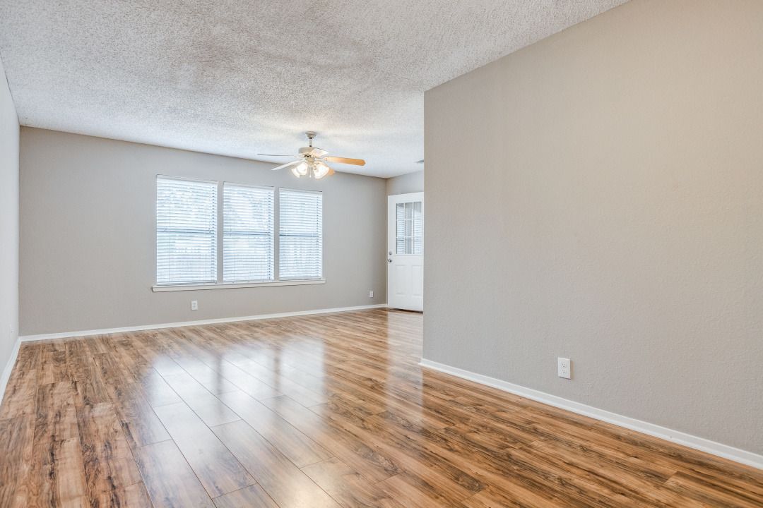 Building Photo - 312 Mockingbird Ln