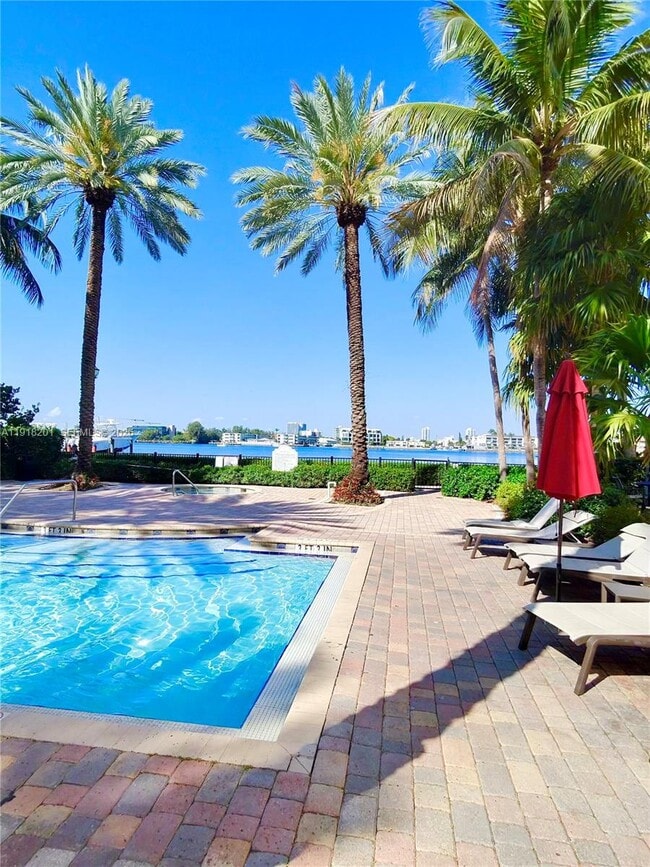 Building Photo - 17100 N Bay Rd