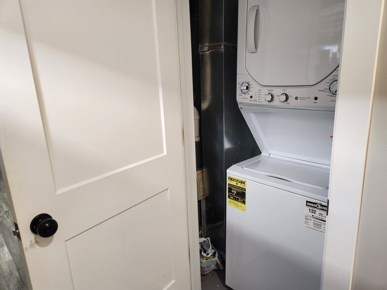 Building Photo - 4051 S Prairie Ave