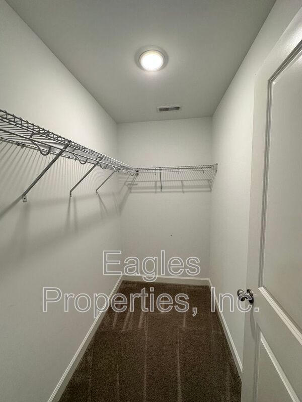 Building Photo - 451 Fallingbrook Dr