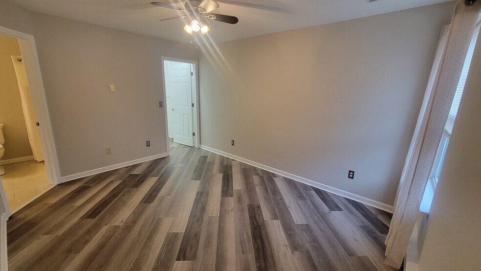 Building Photo - 615 Hilltop Ter