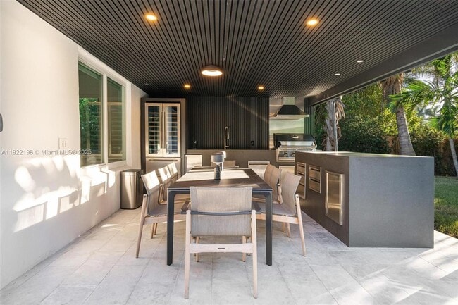 Building Photo - 10618 NE 11th Ct