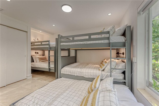 Building Photo - 268 Imperial Ln