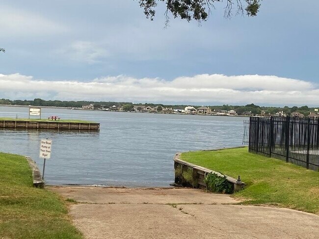 Building Photo - 28831 S Diamondhead