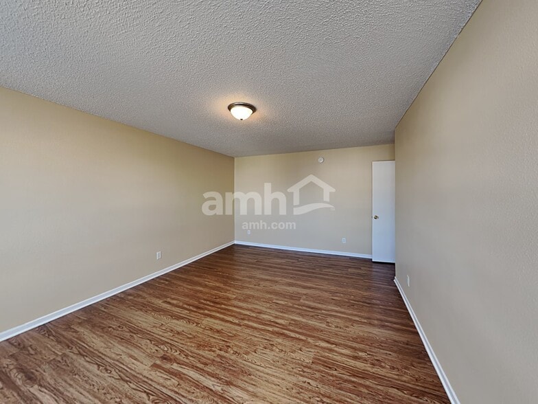 Building Photo - 8327 Wanda Lake Dr