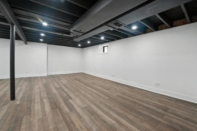 Building Photo - 7441 N Oriole Ave