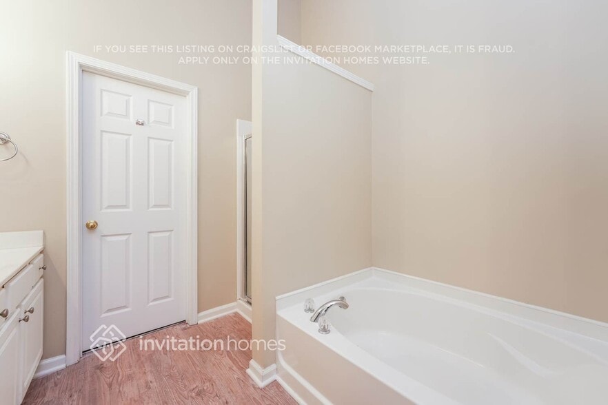 Building Photo - 30 Rosemoore Dr