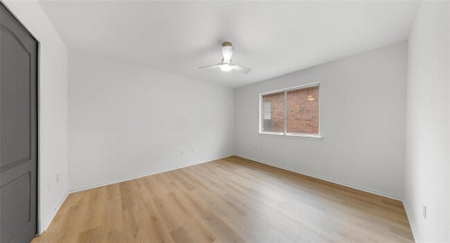 Building Photo - 2527 Crenshaw Dr
