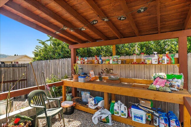 Building Photo - 410 Plomo Ct