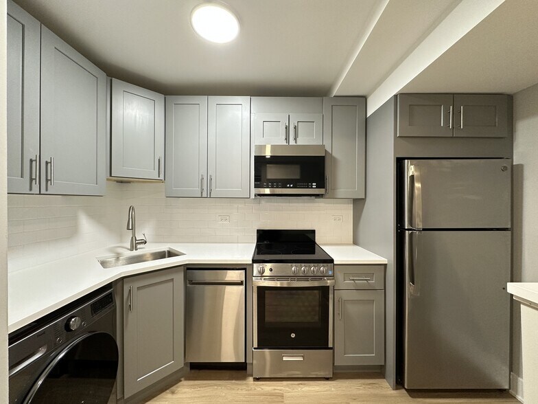 Building Photo - 1225 N LaSalle St