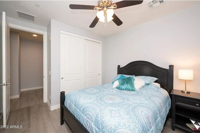 Building Photo - 10260 E White Feather Ln