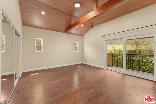 Building Photo - 1630 Bridgeport Dr