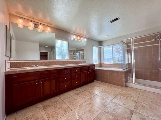 Building Photo - Oversized 5 bedroom Copper Canyon Murrieta...