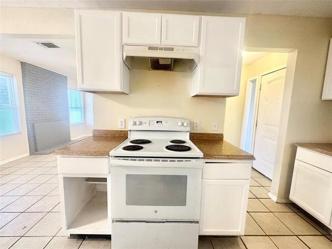 Building Photo - 5101 Purple Sage Dr