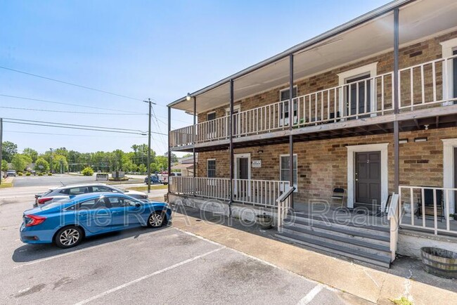 Building Photo - 3807 Woodlawn St