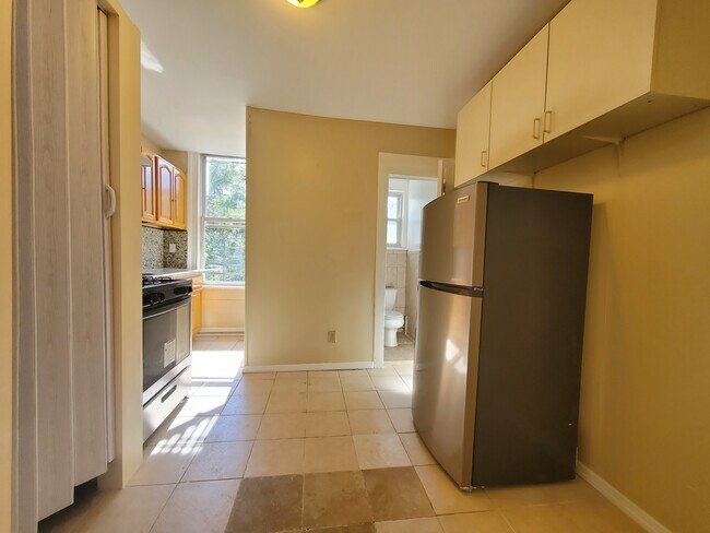 Unit 2 - 75 Grace St