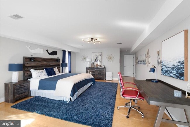 Building Photo - 5837 River Dr