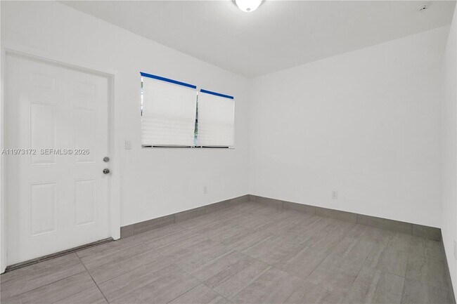 Building Photo - 13390 NE 6th Ave